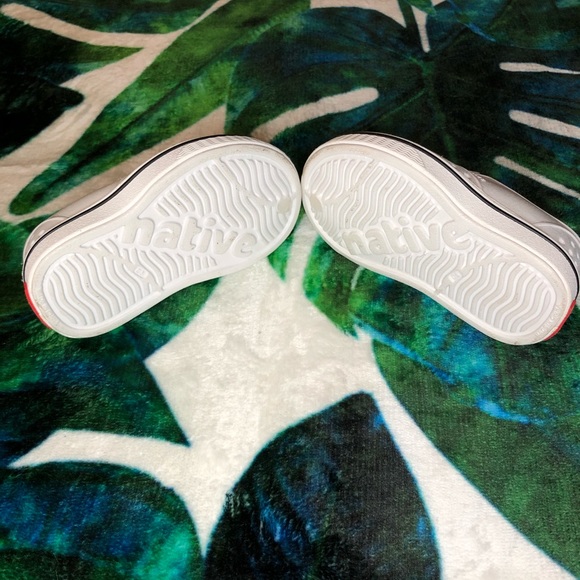 Hello Kitty x Native Shoes - Picture 5 of 6